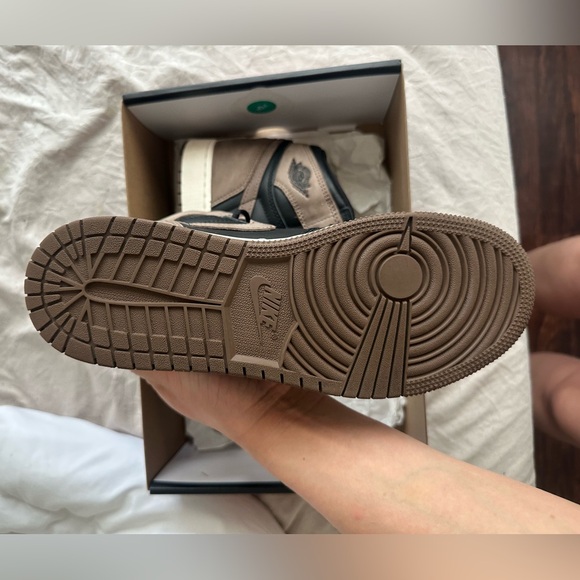 Retro Air Jordan 1 Palomino - Picture 6 of 9